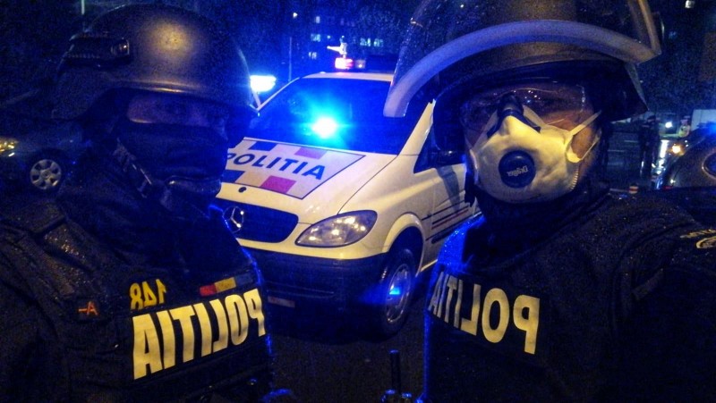 Peste 900 de persoane urmărite naţional, depistate de polițiști în 2021