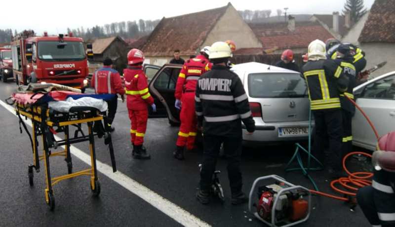 Un mort și 3 răniți după un accident grav la Vlădeni, jud. Brașov