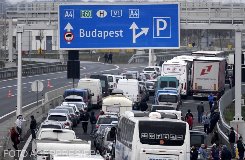 ‘Coridor umanitar’ pentru românii de la graniţa austriaco-ungară