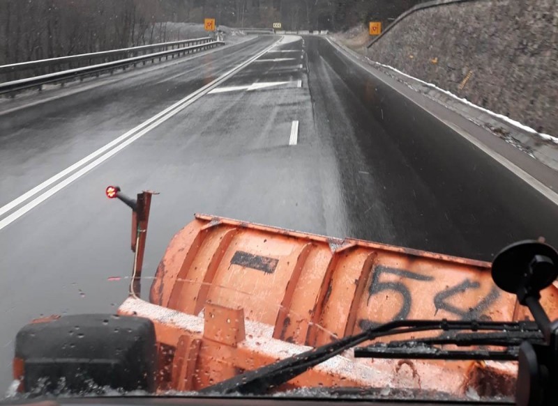 Se poate circula pe toate autostrăzile și drumurile naționale din centrul țării