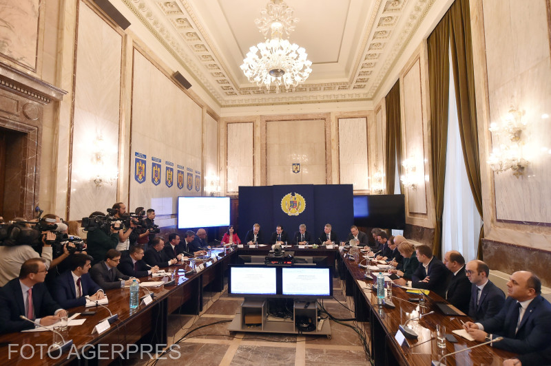 Ministrul interimar de interne, Marcel Vela, a anunţat suspendarea curselor rutiere în comun Ministrul interimar de interne, Marcel Vela, a anunţat suspendarea curselor rutiere în comun