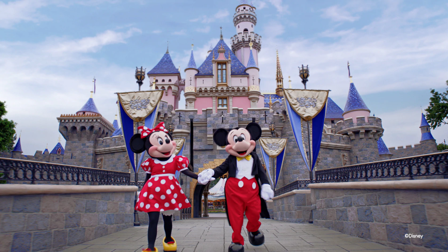 Disney închide parcurile de distracţii din Florida şi de lângă Paris
