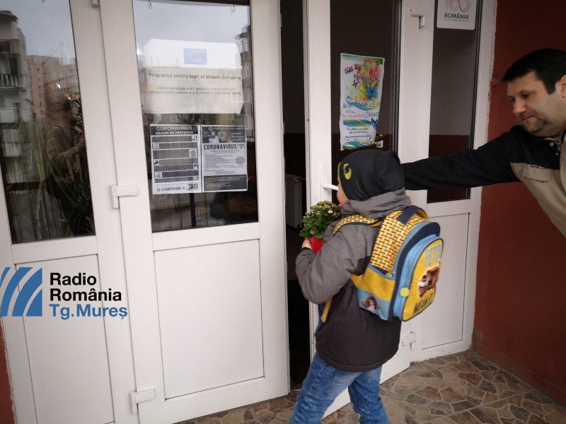 Joi, ultima zi de cursuri pentru elevi înainte de vacanţa de iarnă