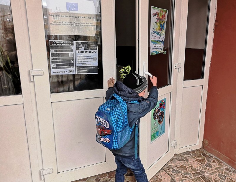 Preşcolarii şi elevii intră în vacanţa de iarnă