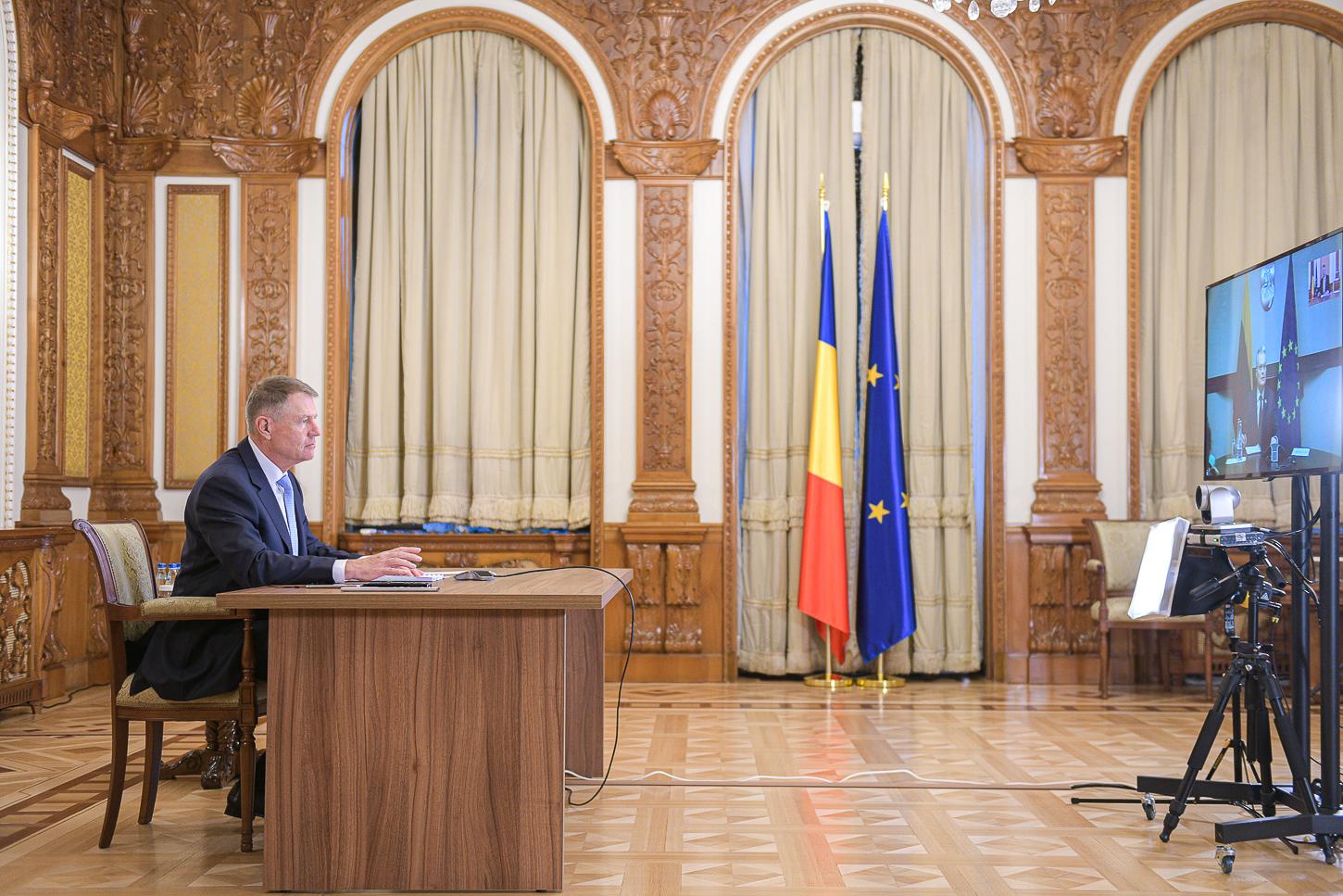 Preşedintele Iohannis – şedinţă cu premierul şi miniştrii de Interne şi al Sănătăţii pe tema COVID-19 Preşedintele Iohannis – şedinţă cu premierul şi miniştrii de Interne şi al Sănătăţii pe tema COVID-19