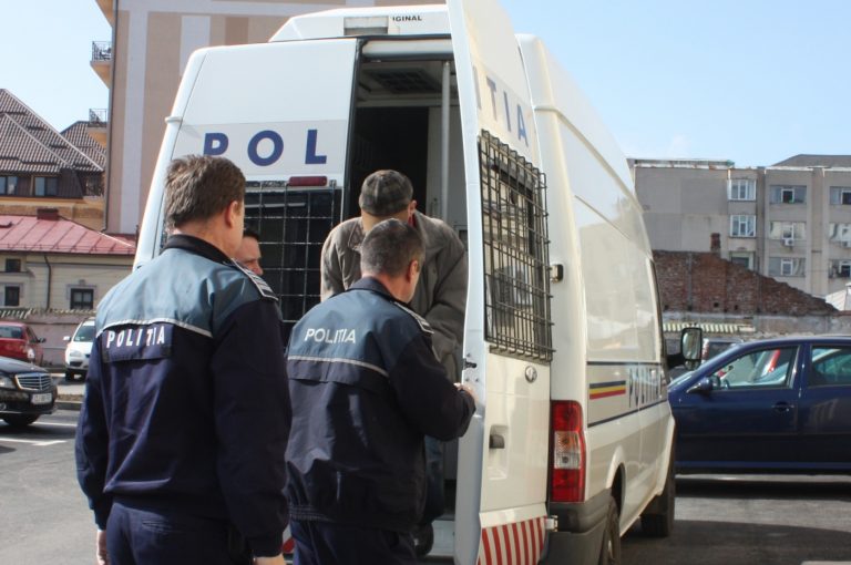 Șapte persoane din Mureș, reținute de polițiști pentru lovire și alte violențe Șapte persoane din Mureș, reținute de polițiști pentru lovire și alte violențe