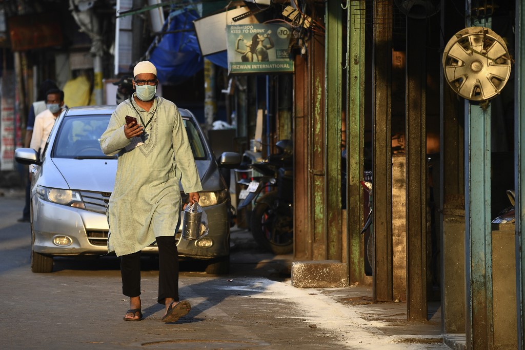 Coronavirus: India redeschide micile magazine