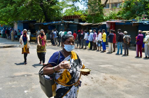 În India, pedepse inedite pentru încălcarea carantinei