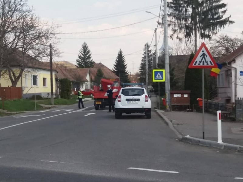Sâmbătă, 700 de persoane și 585 de autovehicule oprite în trafic de autorități în județul Mureș