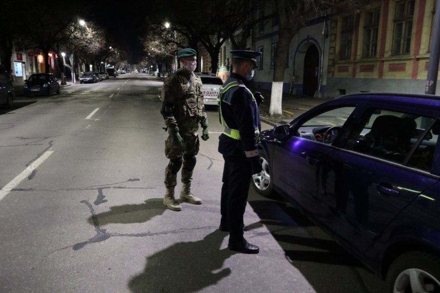 Jandarmii, polițiștii și pompierii mureșeni, la datorie de Crăciun
