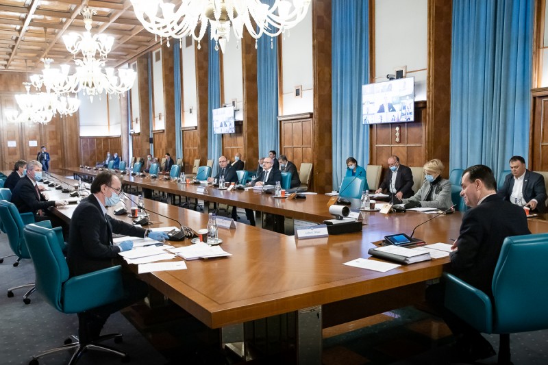 Guvernul a adoptat mai multe măsuri necesare aplicării dispoziţiilor decretului privind instituirea stării de urgență