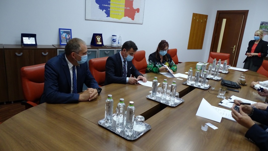 Astăzi s-a semnat contractul pentru modernizarea patinoarului din Gheorgheni