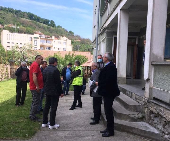 Încep lucrările pentru reabilitarea căii ferate pe tronsonul Sighişoara-Caţa