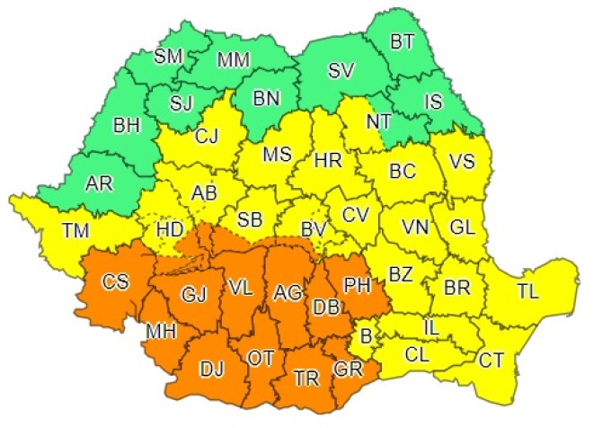 Cod portocaliu de furtuni şi ploi abundente în zone din 15 judeţe