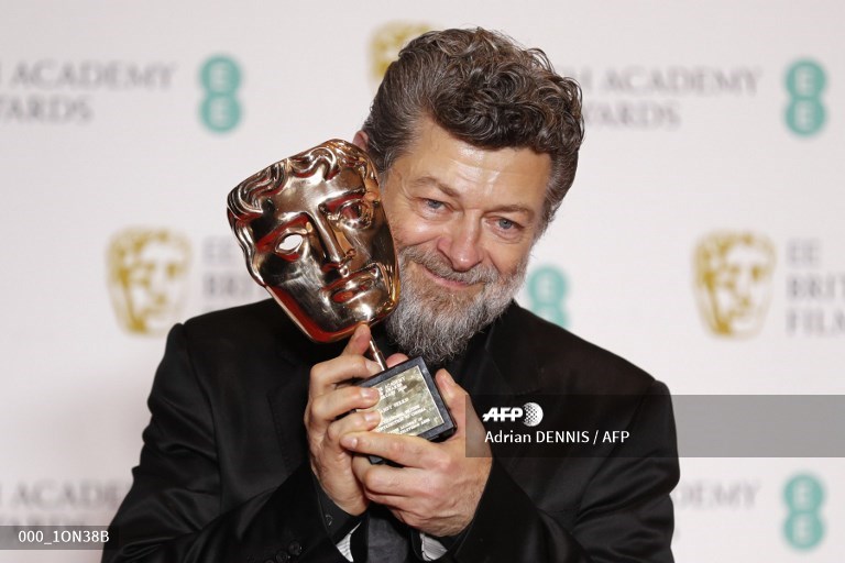Coronavirus: Andy Serkis a citit întregul Hobbit live în scopuri caritabile Coronavirus: Andy Serkis a citit întregul Hobbit live în scopuri caritabile