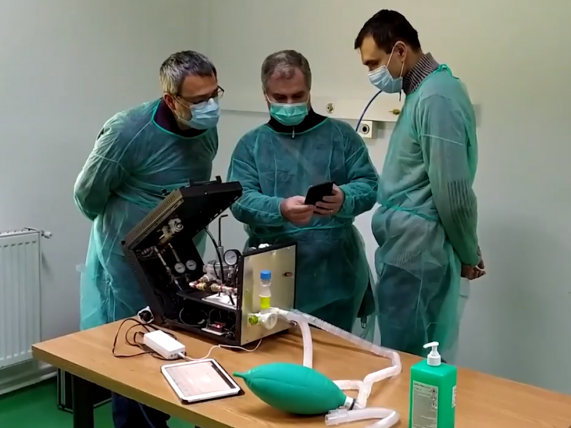 Un ventilator inteligent cu utilitate medicală a fost construit la Brașov