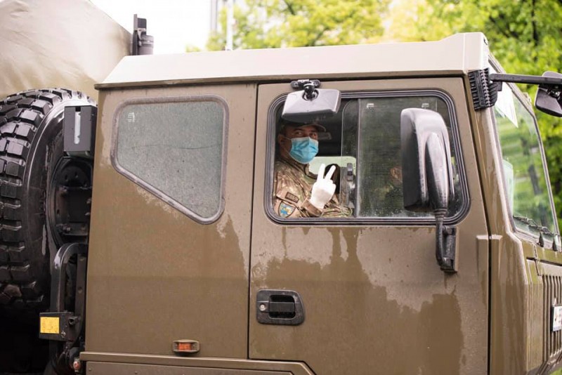 Două convoaie de vehicule de intervenţie, cu echipament medical, vin din Franţa la hub-ul de la Suceava