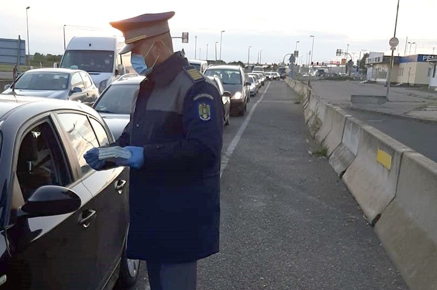 Aglomerație mare la punctele de trecere a frontierei cu Ungaria Aglomerație mare la punctele de trecere a frontierei cu Ungaria