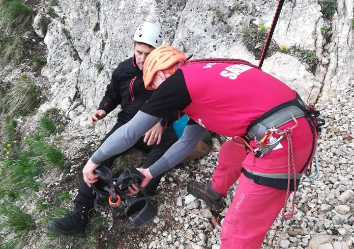 Turist salvat de salvamontiști în zona Lacu Roșu