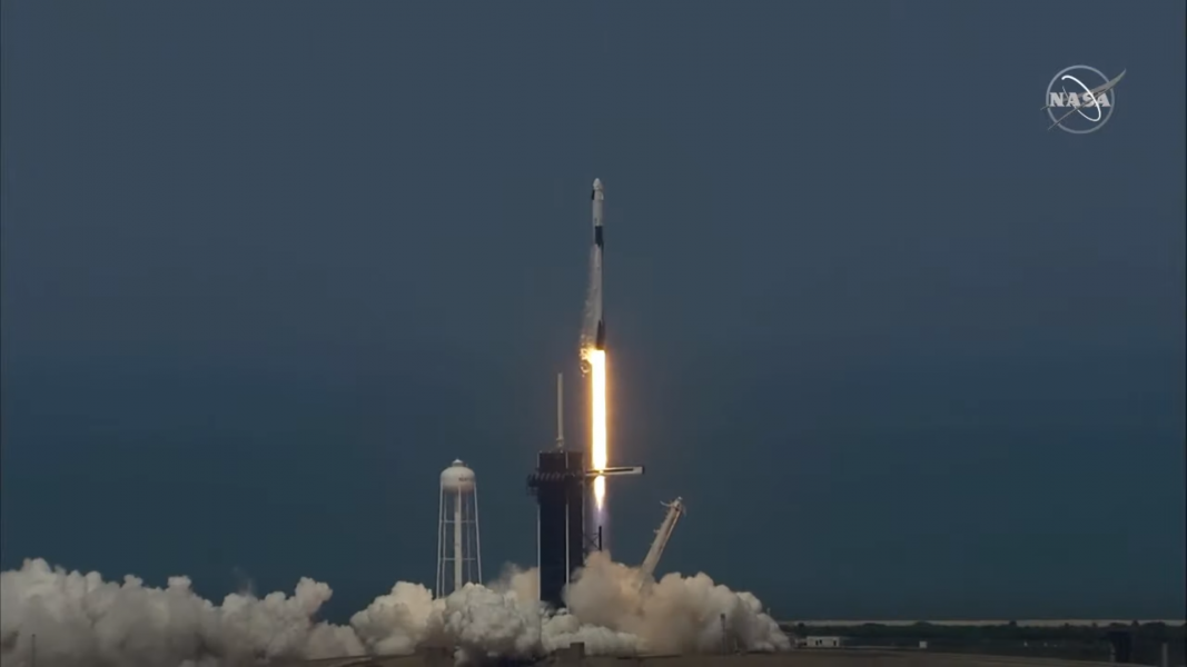 Moment istoric: prima rachetă cu astronauți lansată de o firmă privată
