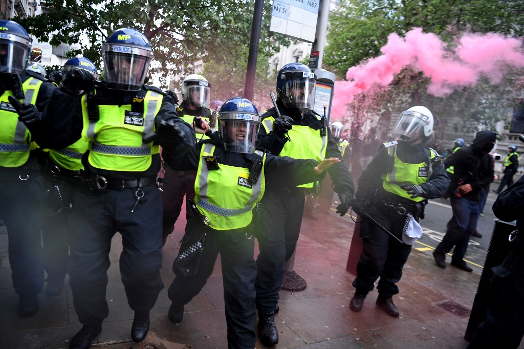 Protestele antirasism sporesc riscul răspândirii coronavirusului, conform ministrului britanic al sănătăţii