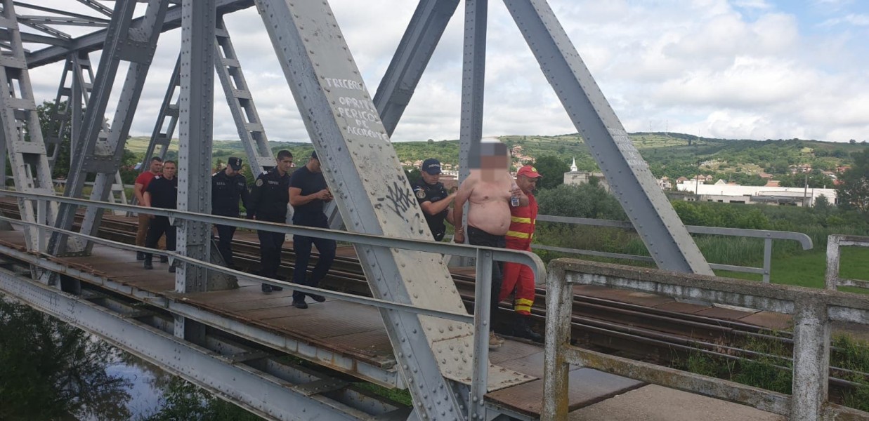 Bărbat salvat de la înec de pompierii din Târnăveni
