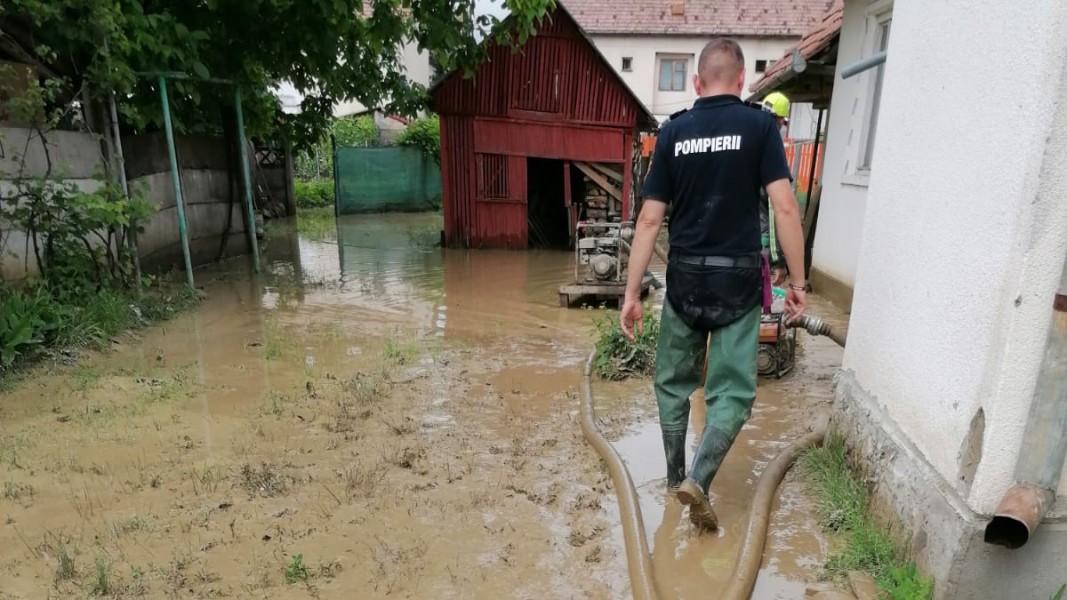 6 judeţe afectate de calamităţi primesc de la Guvern peste 20 de milioane lei 6 judeţe afectate de calamităţi primesc de la Guvern peste 20 de milioane lei