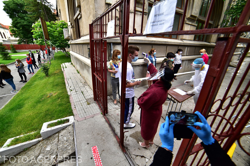 Absolvenții de clasa a VIII-a susțin proba la Limba maternă