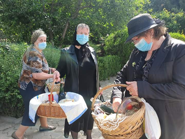Moşii de vară, pomenirea celor adormiţi Moşii de vară, pomenirea celor adormiţi