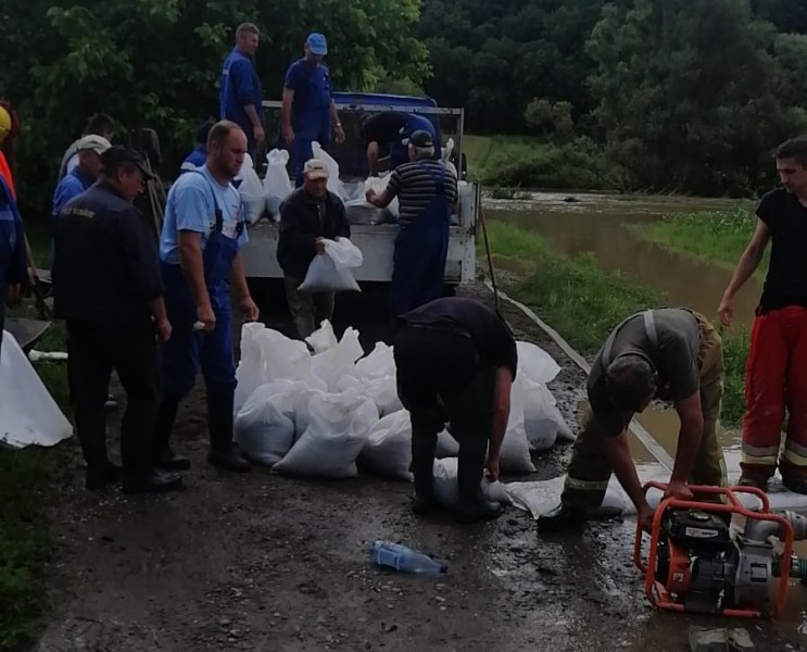 Dig de apărare și reconstruiri de maluri surpate în județul Mureș