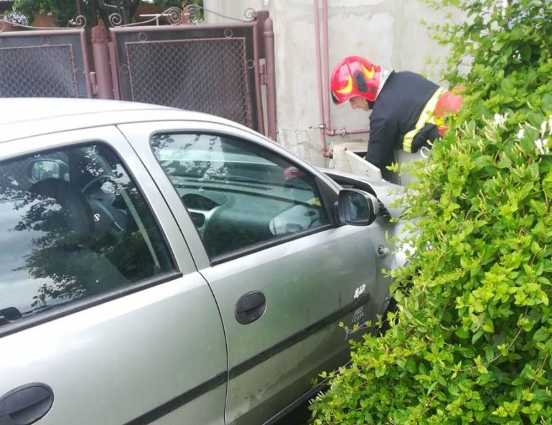 Circulație blocată pe un sens în Sântana de Mureș