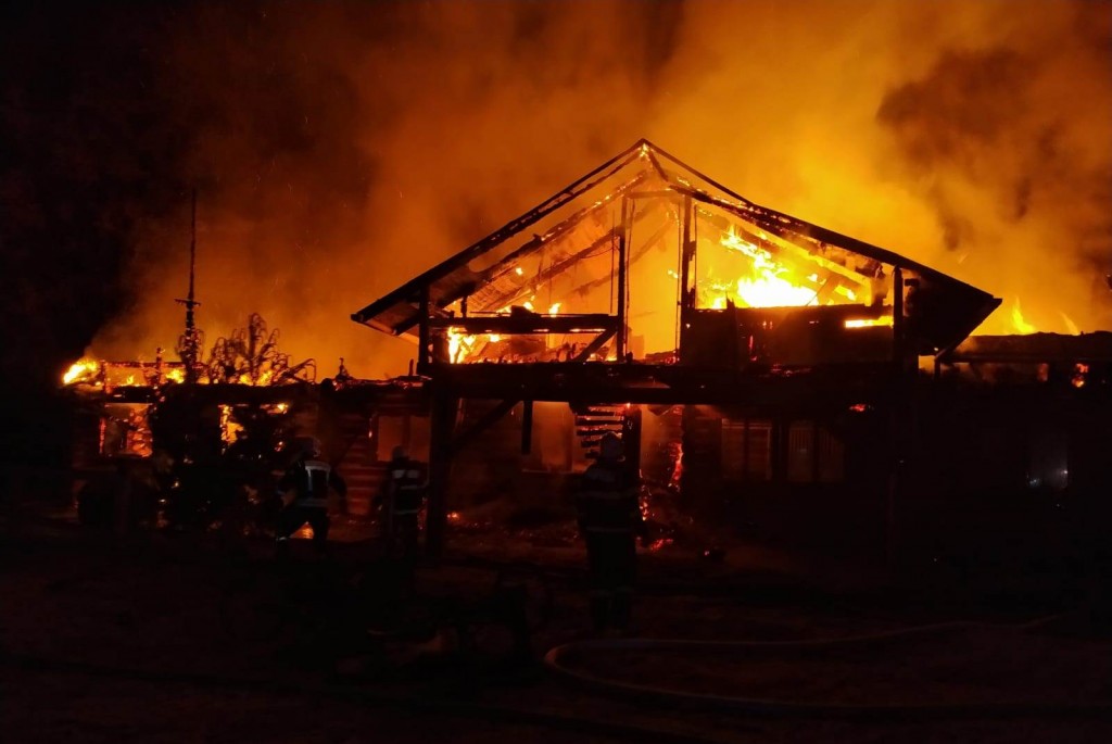 Incendiu la un adăpost de animale din Bărdești
