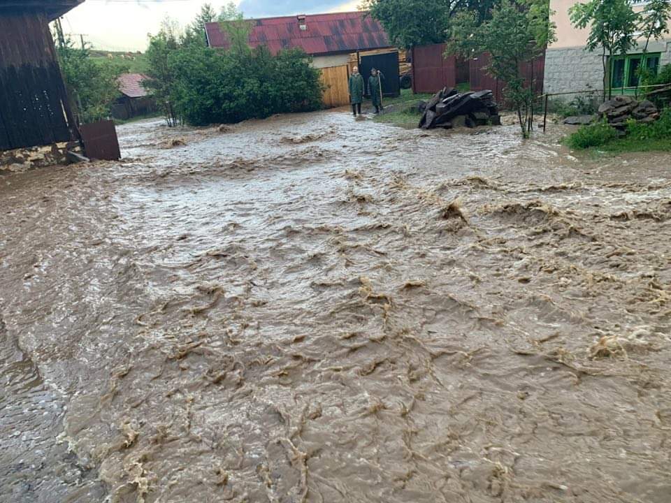 Cod galben emis de hidrologi pentru râuri din Harghita