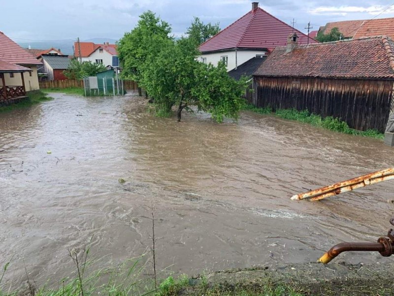 Guvernul va sprijini populaţia care a avut de suferit de pe urma inundaţiilor