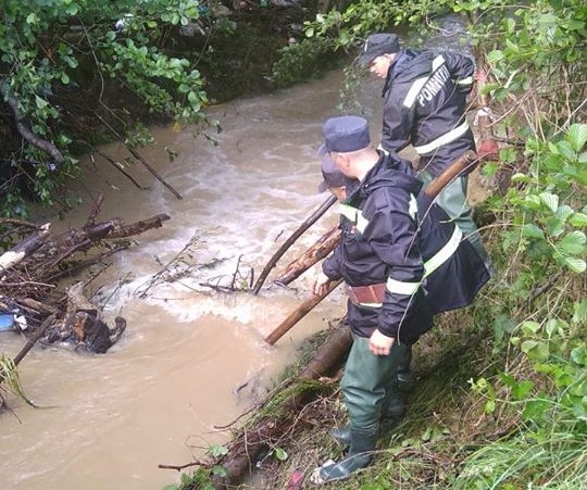 IGSU: Copilul luat de viitură în judeţul Bihor a fost găsit decedat