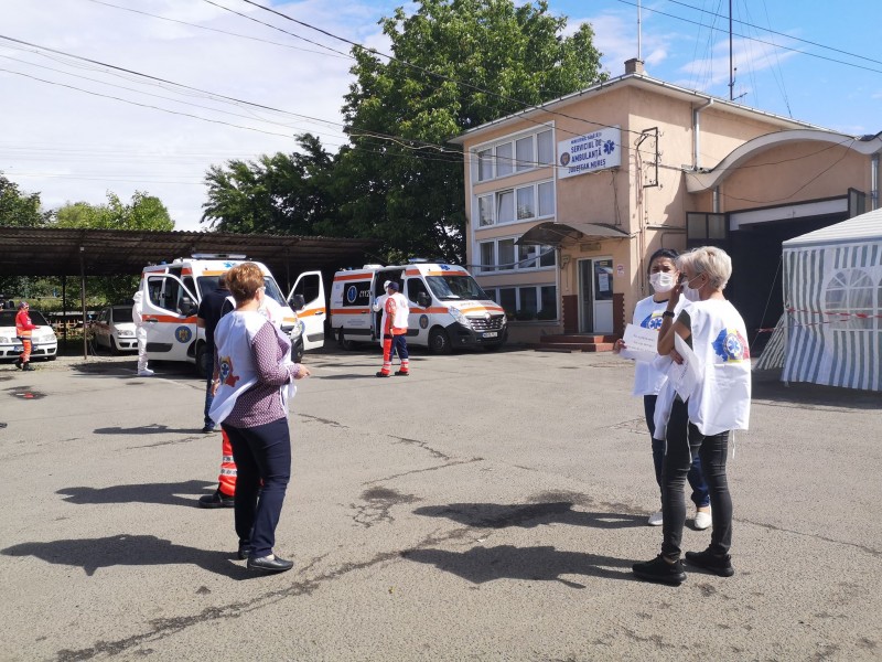 Acum: proteste și ”plimbări” ale sindicaliștilor de la Ambulanță