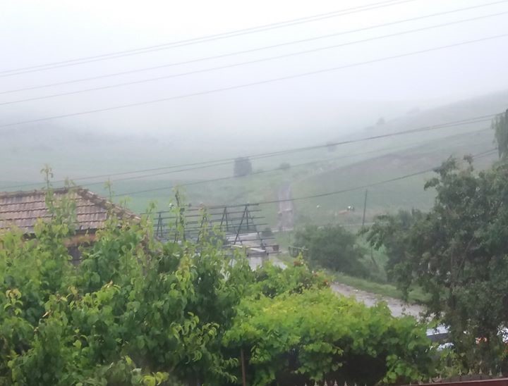 Un val de instabilitate atmosferică va afecta numeroase regiuni din ţară, iar temperaturile scad semnificativ Un val de instabilitate atmosferică va afecta numeroase regiuni din ţară, iar temperaturile scad semnificativ