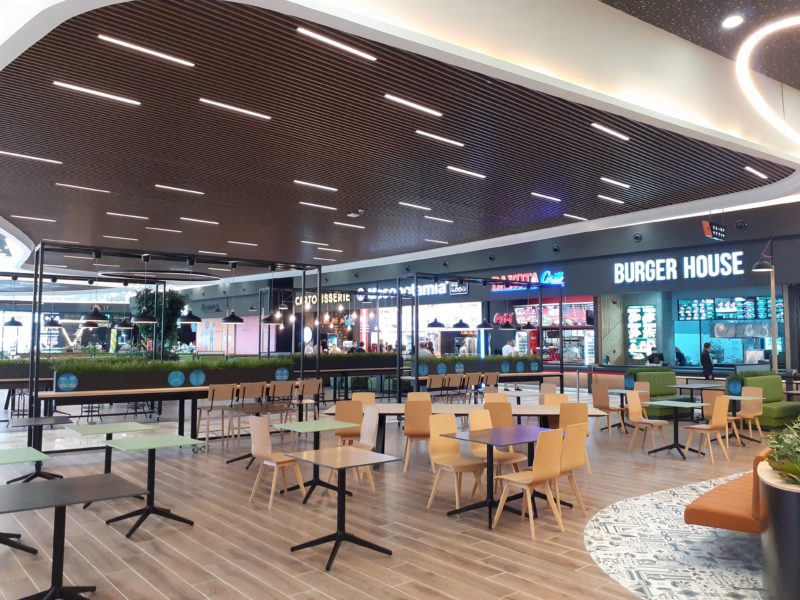 Mâine se va lua decizia ca de la 1 septembrie să se deschidă restaurantele şi la interior Mâine se va lua decizia ca de la 1 septembrie să se deschidă restaurantele şi la interior