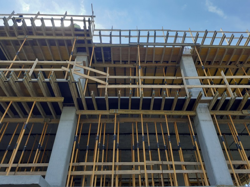 Autorizaţiile de construire pentru clădiri rezidenţiale, în scădere cu peste 9 procente faţă de luna anterioară