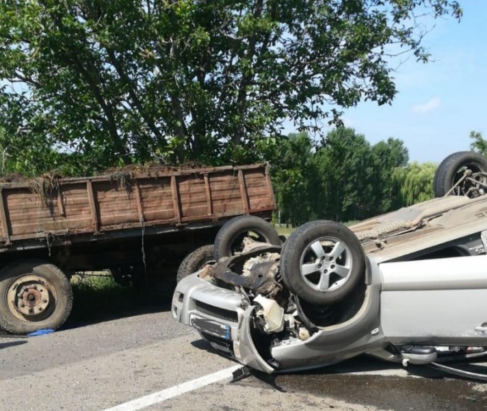 Accident cu două victime la ieșirea din Band