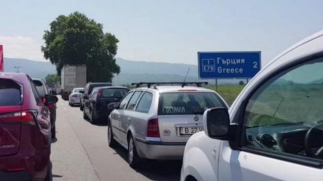 Coloană de autovehicule de patru kilometri la punctul de frontieră Kulata dintre Bulgaria şi Grecia
