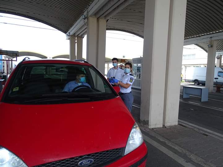 Traficul la frontierele României se desfăşoară fluent, fără timpi de aşteptare
