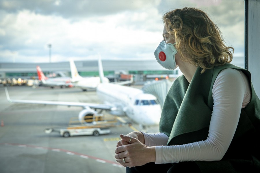 În plin sezon estival se schimbă regulile de călătorie în unele state europene, în raport cu evoluţia numărului de cazuri cu mutaţia Delta