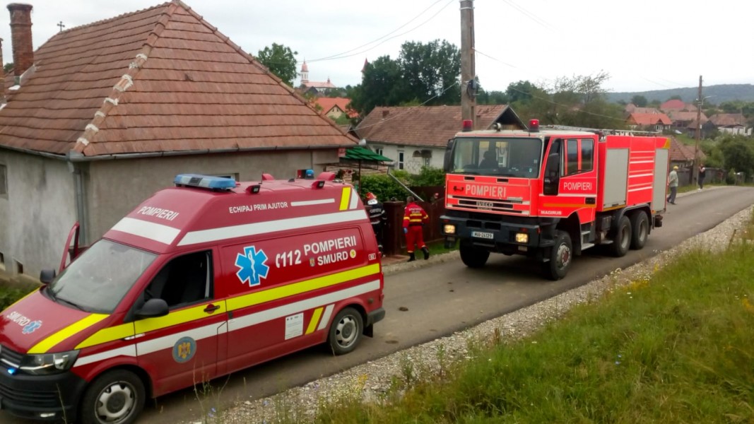 O femeie a suferit arsuri în urma unei explozii la o casă din localitatea mureșeană Sântu