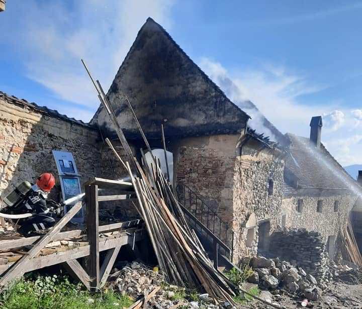 Un incendiu a fost semnalat ieri la Cetatea Râșnov
