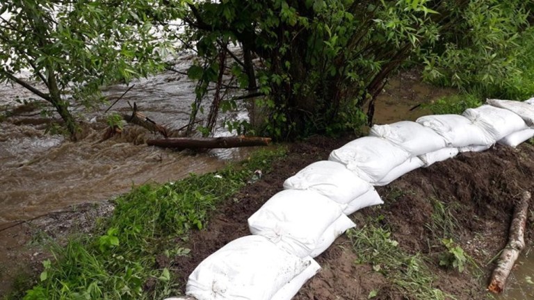 Circulaţie rutieră restricționată din cauza condițiilor meteo nefavorabile
