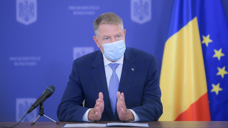 Preşedintele Klaus Iohannis discută cu miniştrii Apărării, Sănătăţii şi de Interne strategia naţională de vaccinare anti-COVID-19