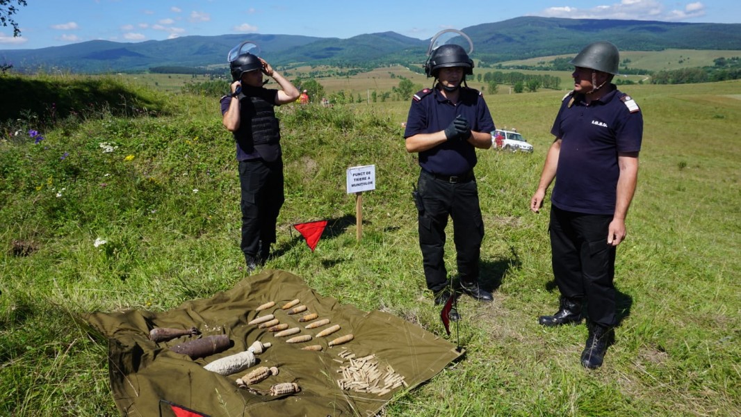 Pirotehniştii harghiteni au îndepărtat mai multe elemente de muniţie descoperite în localitatea Cinod
