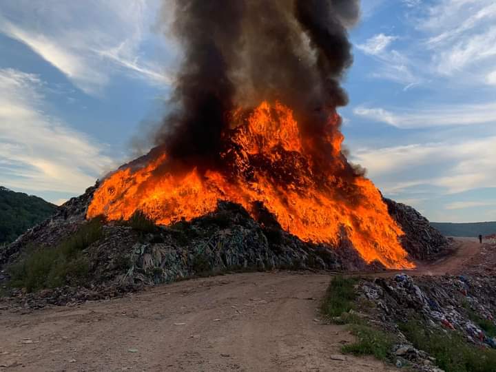 Incendiul de la Sighișoara încă este activ, după 4 zile