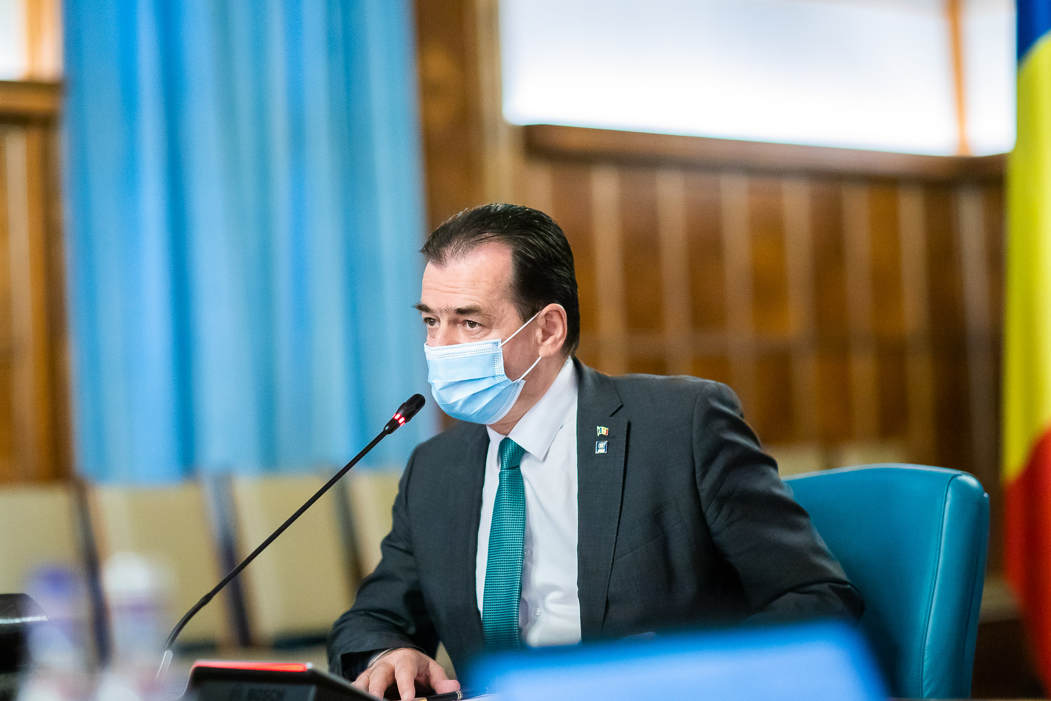 Premierul crede că este important ca profesorii să fie pregătiți atât pentru predarea la clasă, cât și pentru cea online